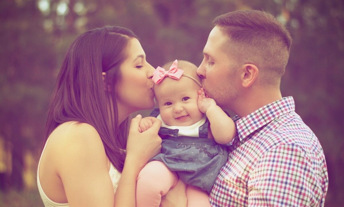 усиновлення