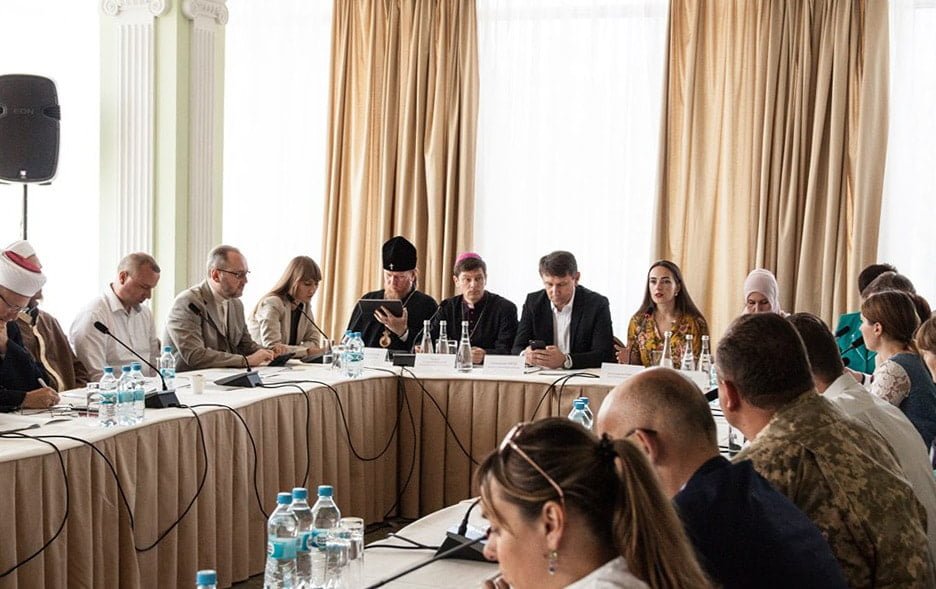 звільнення громадян україни