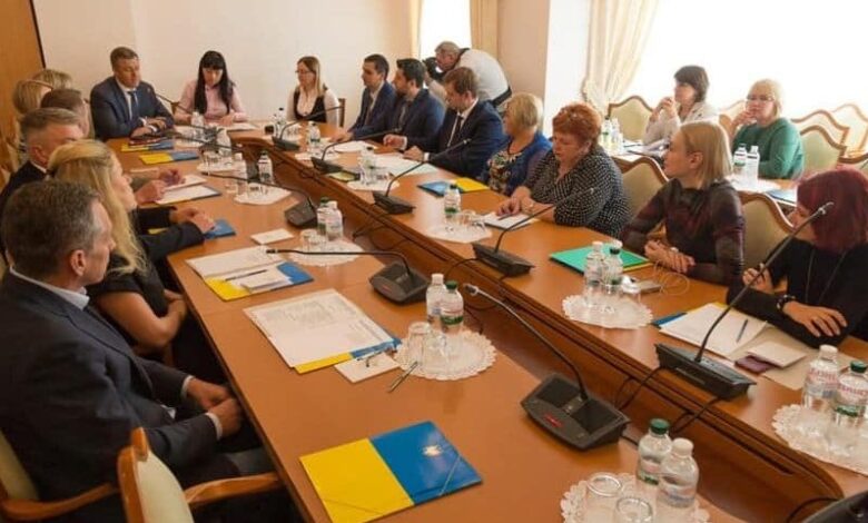 усиновлення