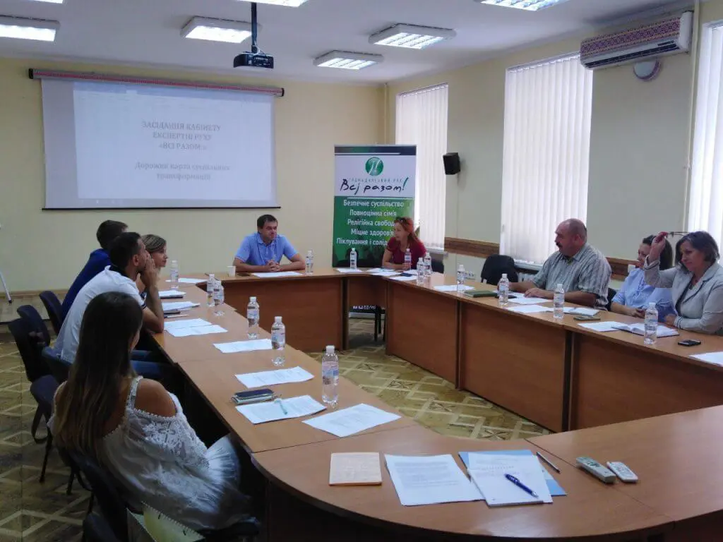 В кабінеті експертів "Всі разом" говорили про сім'ю та інформбезпеку