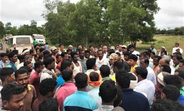 толпа радикалов