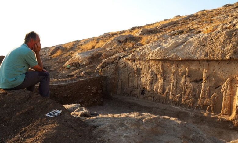 різьблення на скелі