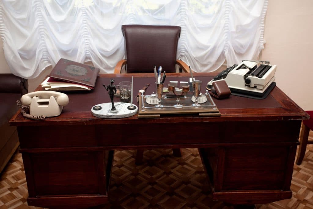 шукають істину