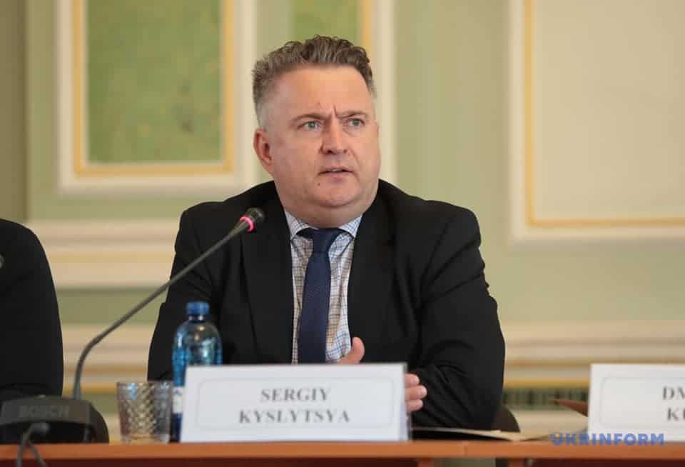 порушення прав людини