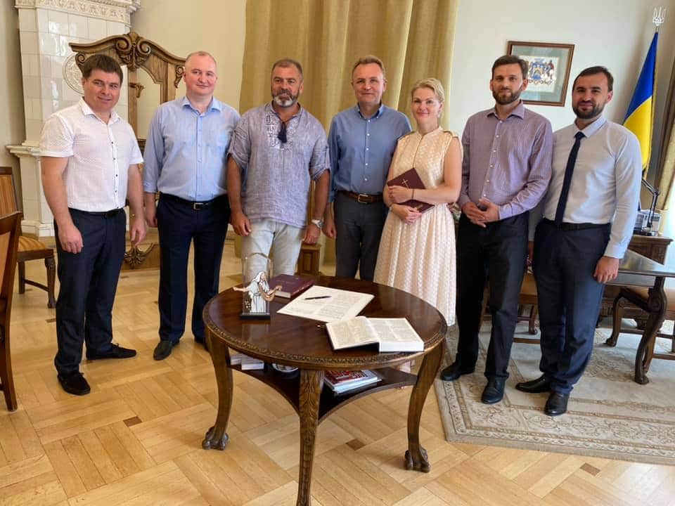 створення рукописної Біблії