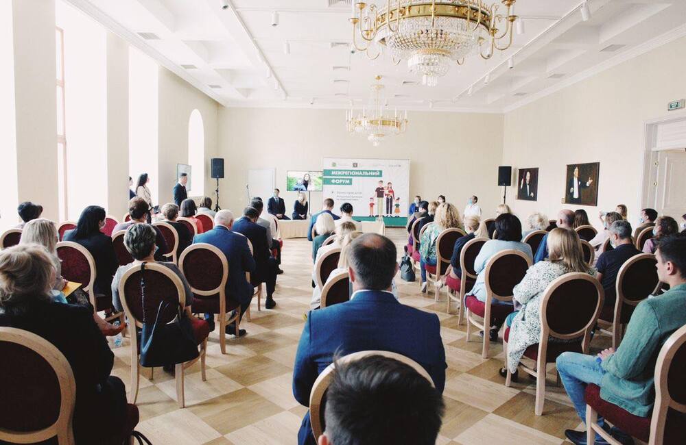 усиновлення