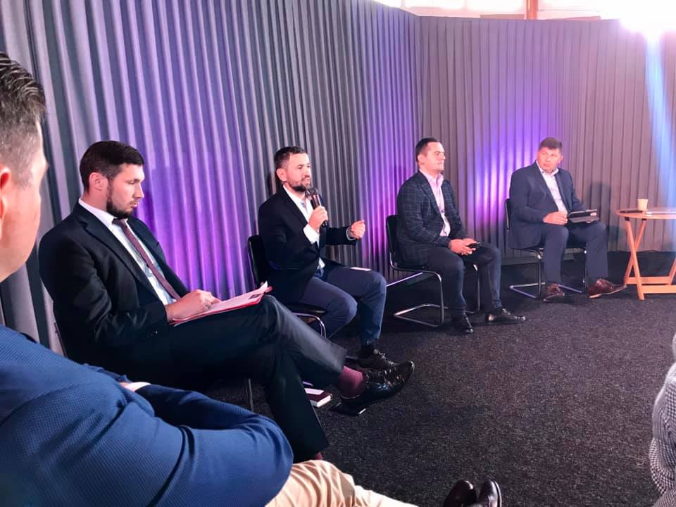 Між кесарем і Богом