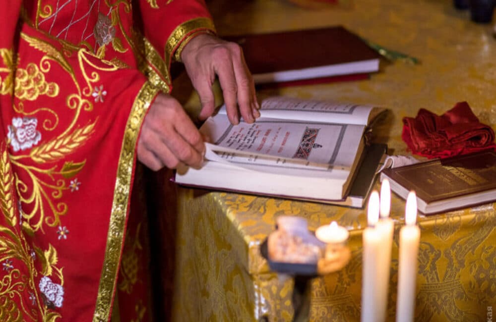 Чи може священнослужитель бути депутатом