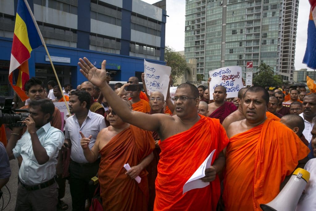 припинити служіння