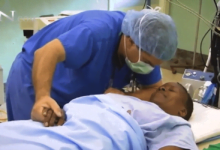 молиться за