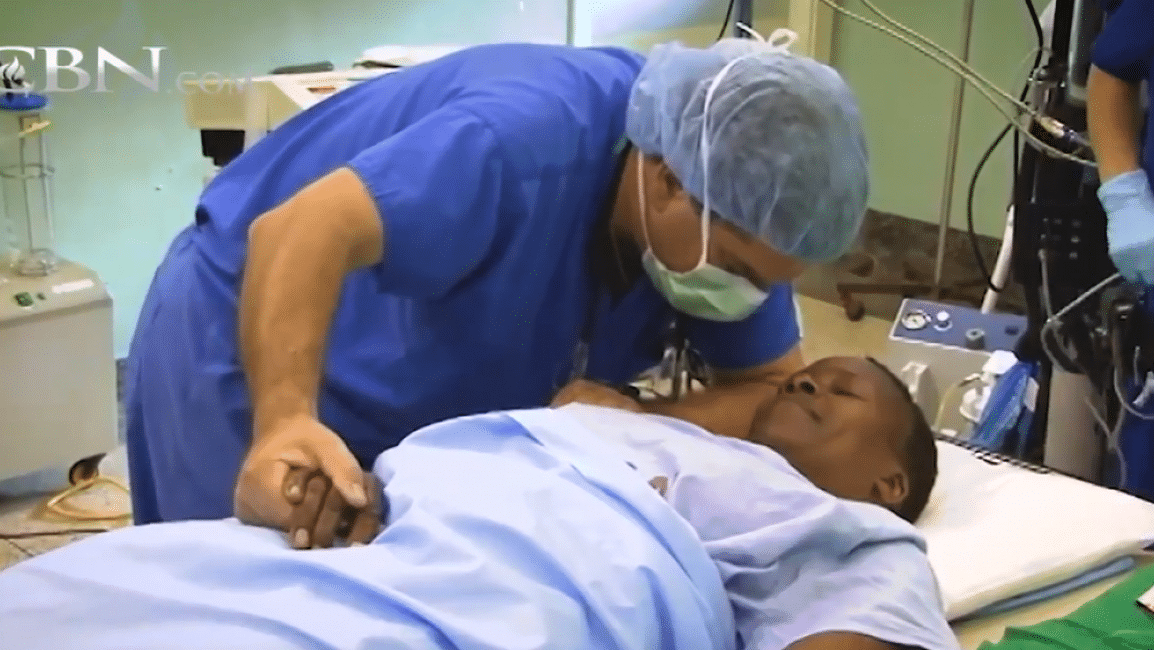 молиться за