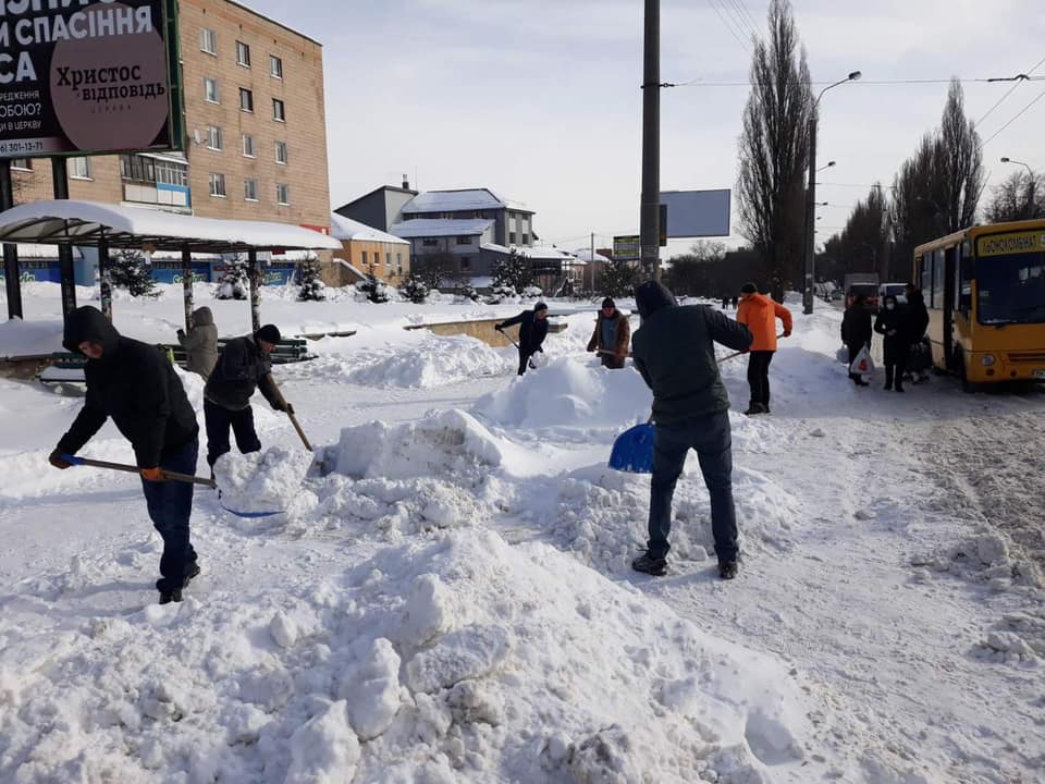 сніг на вулицях