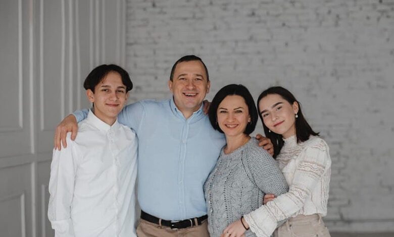 захистив дисертацію