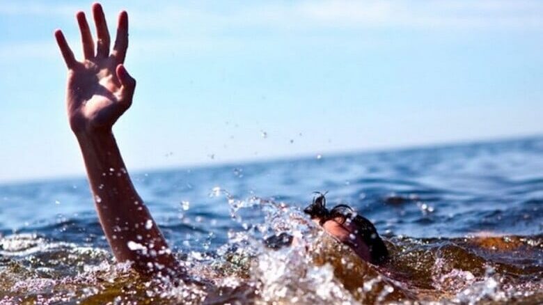 на воді загинули