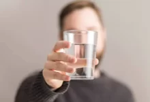 cтакан c вoдoй