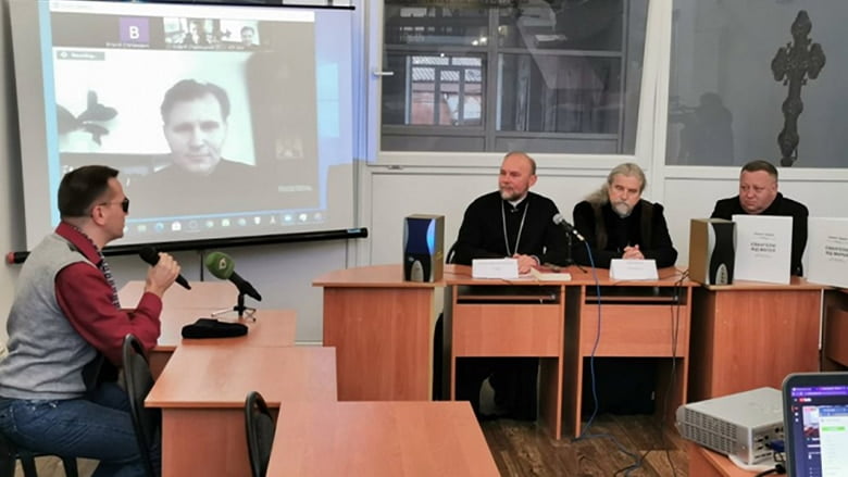 шрифтом Брайля