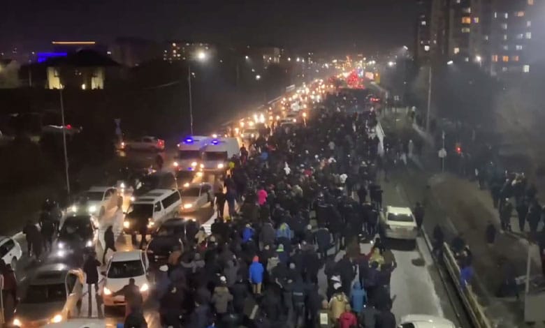 масові протести