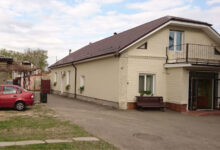 біля Дому молитви