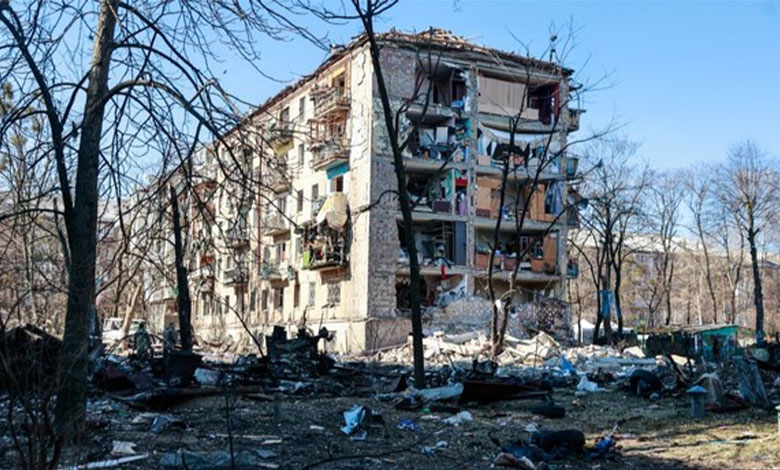 погибли 902 человека