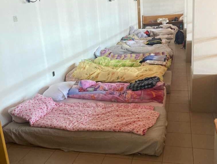 «Це духовна мить»: польські пастори відкривають церкви для біженців, які шукають безпеки в наслідок вторгнення Росії в Україну