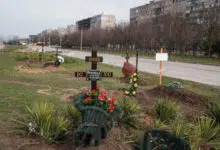 окупанти ексгумують тіла