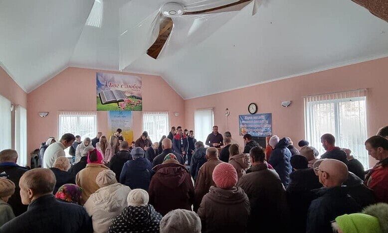 Церкви відновили служіння