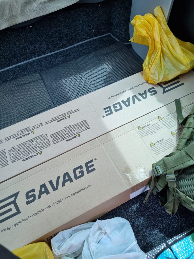 Релігієзнавець та військовий Юрій Чорноморець продає свої книги, щоб допомогти українським захисникам