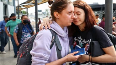 Україну залишили