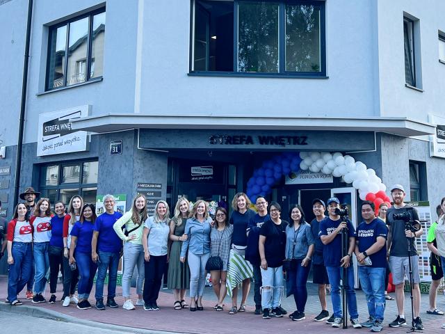 «Я знову чула, як вони сміялися»: у Польщі відкрився Центр допомоги сиротам, які постраждали від воєнних злочинів Росії