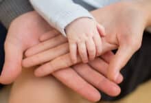 усиновлення