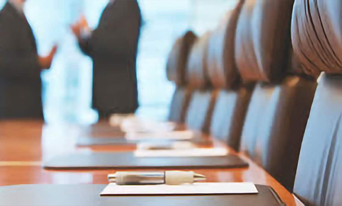 старший по області