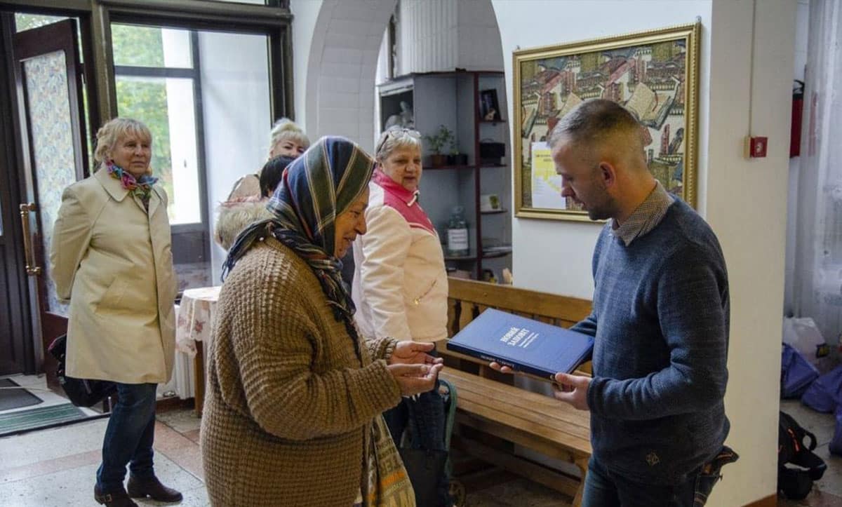 попит на Біблії