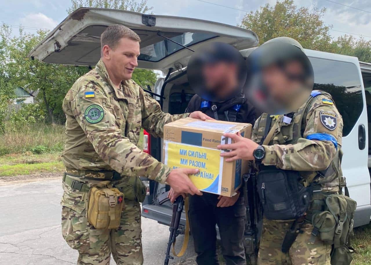 Капелан та волонтерка з Києва: «Найважливіша наша справа − вислухати людей»