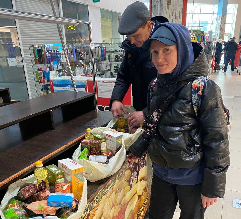Капелан та волонтерка з Києва: «Найважливіша наша справа − вислухати людей»