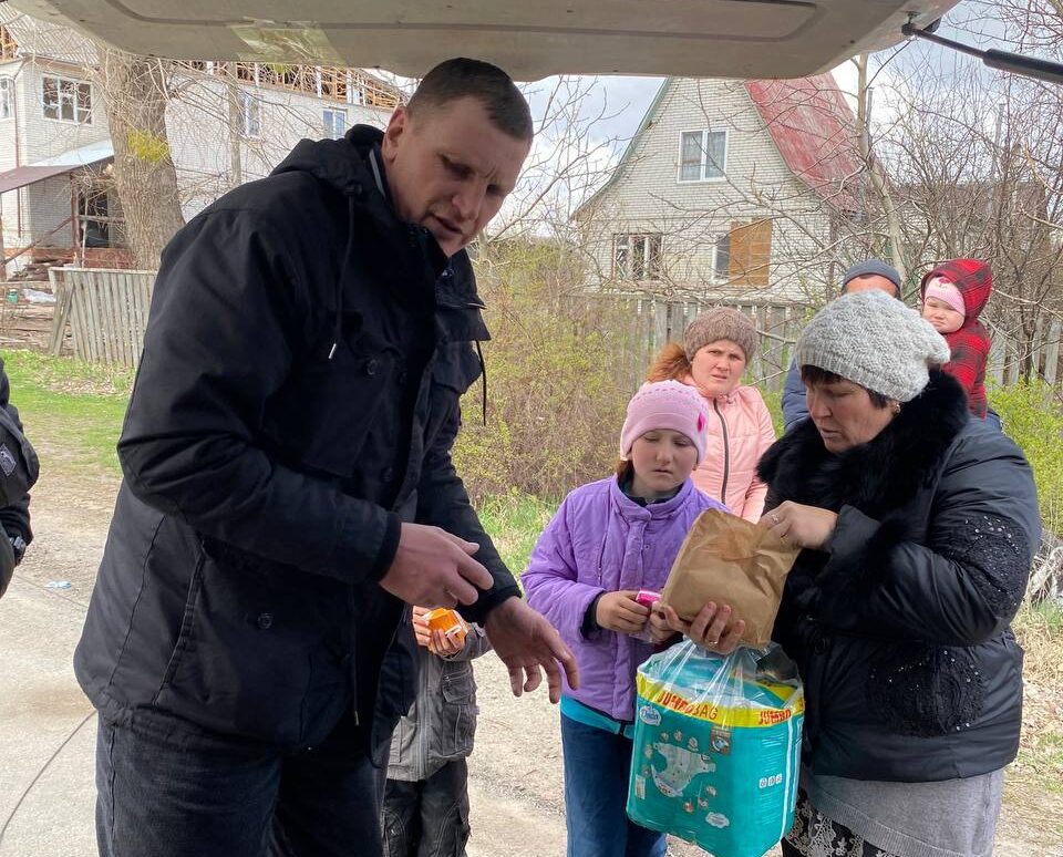 Капелан та волонтерка з Києва: «Найважливіша наша справа − вислухати людей»