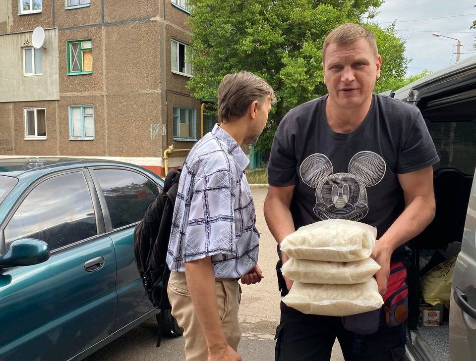 Капелан та волонтерка з Києва: «Найважливіша наша справа − вислухати людей»