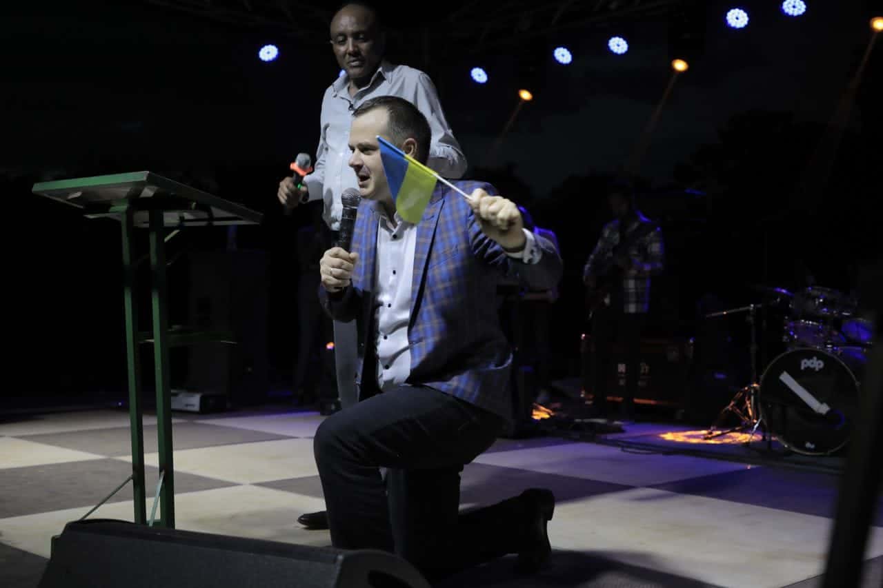 На крусейд у місті Ділла в Ефіопії зібралося сто тисяч людей