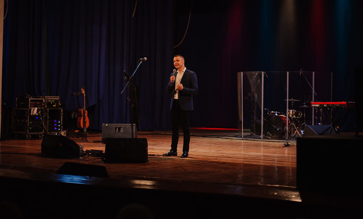 Світло, подарунки і Різдво: у Луцьку відбувся благодійний концерт для переселенців