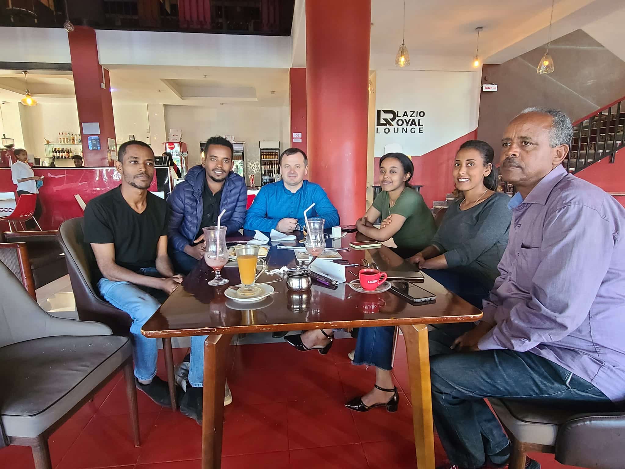 Медіавідділи та місіонерські школи: як «Христос є відповідь» служить в країнах світу