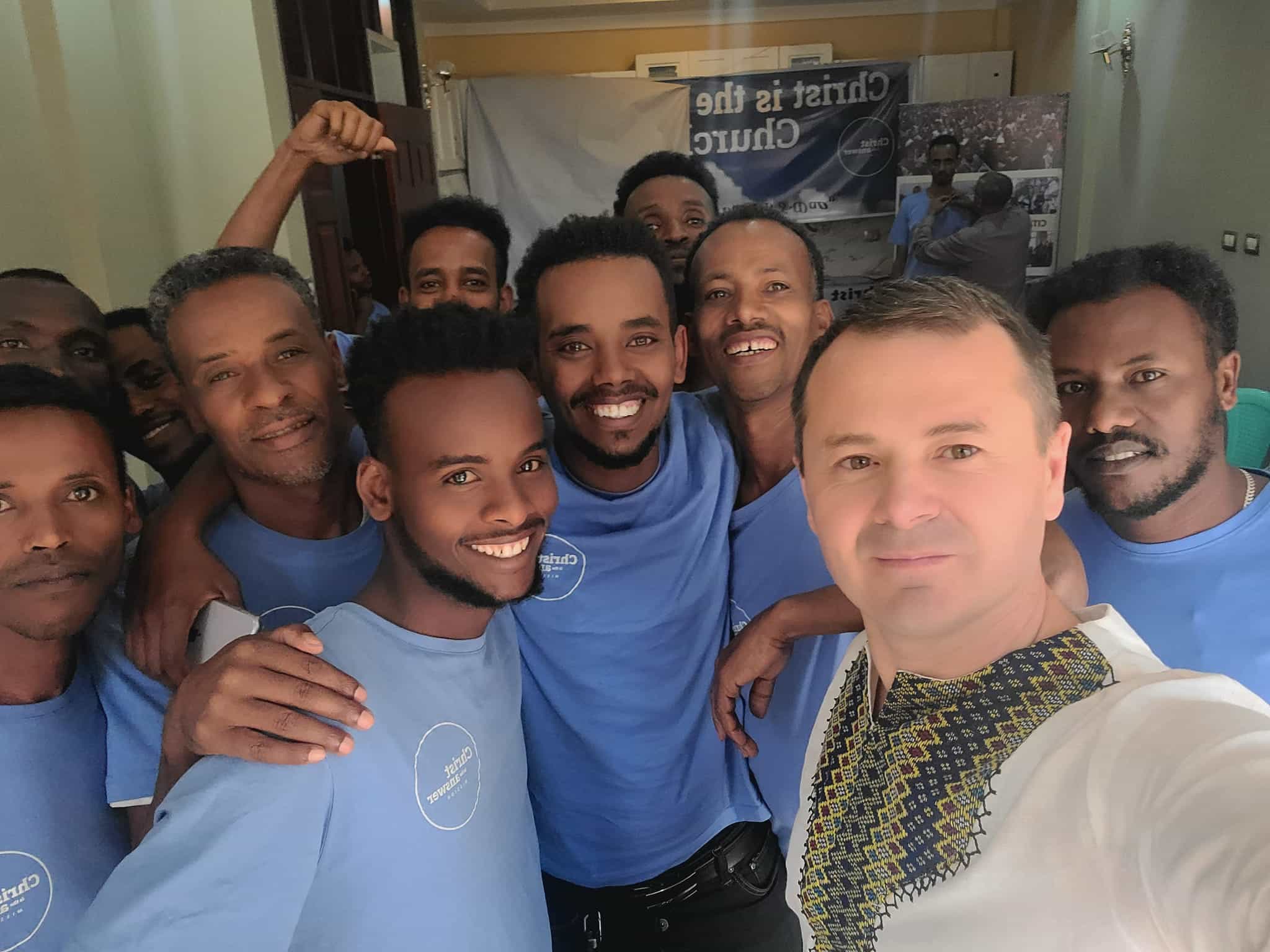 Медіавідділи та місіонерські школи: як «Христос є відповідь» служить в країнах світу