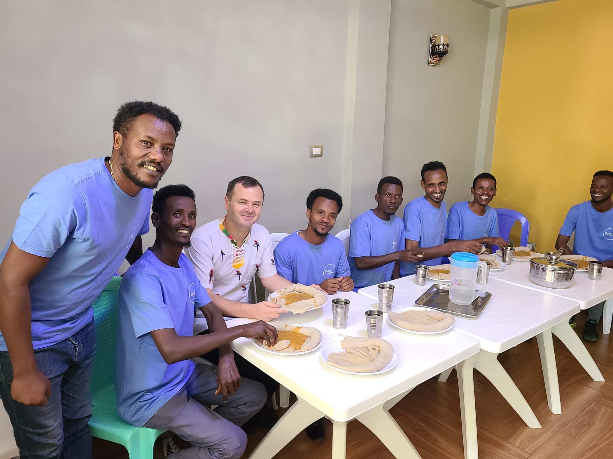 Медіавідділи та місіонерські школи: як «Христос є відповідь» служить в країнах світу