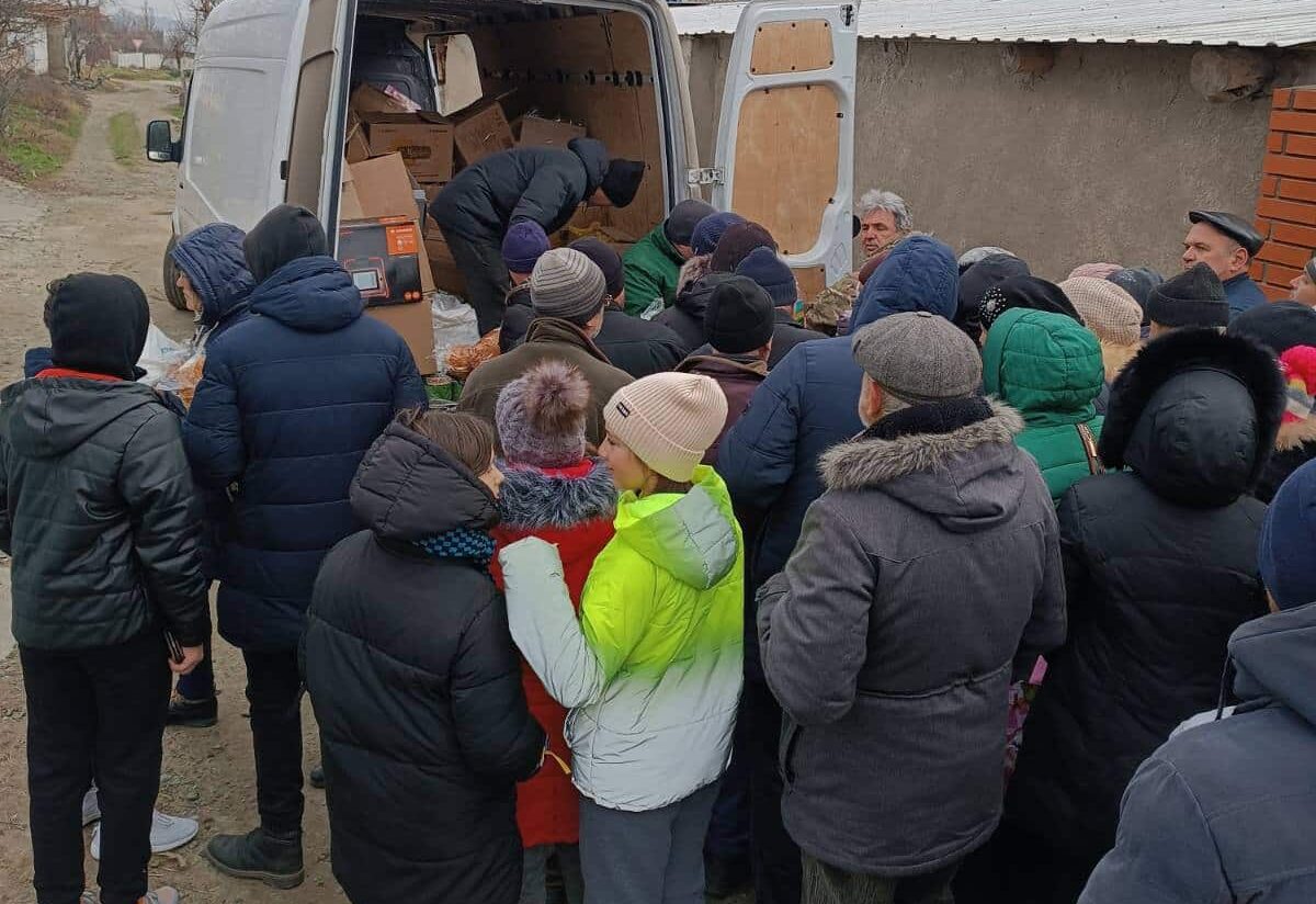 14 годин біля печі, 24 – в дорозі. Історія християн, які печуть і возять хліб на схід