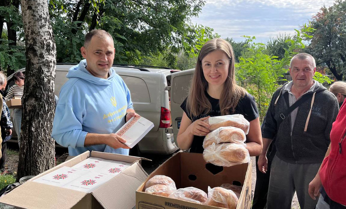 печуть хліб