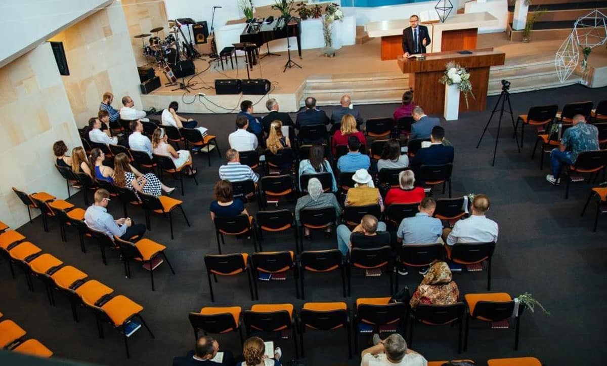 ходити до церкви