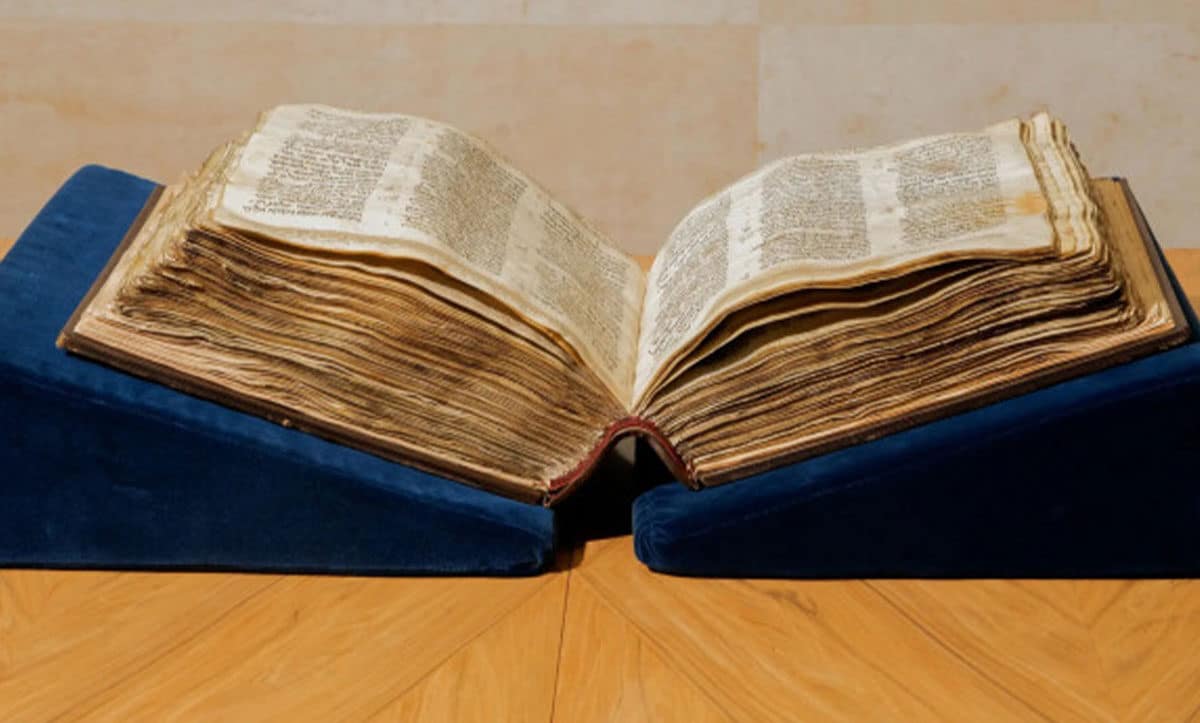 єврейська Біблія