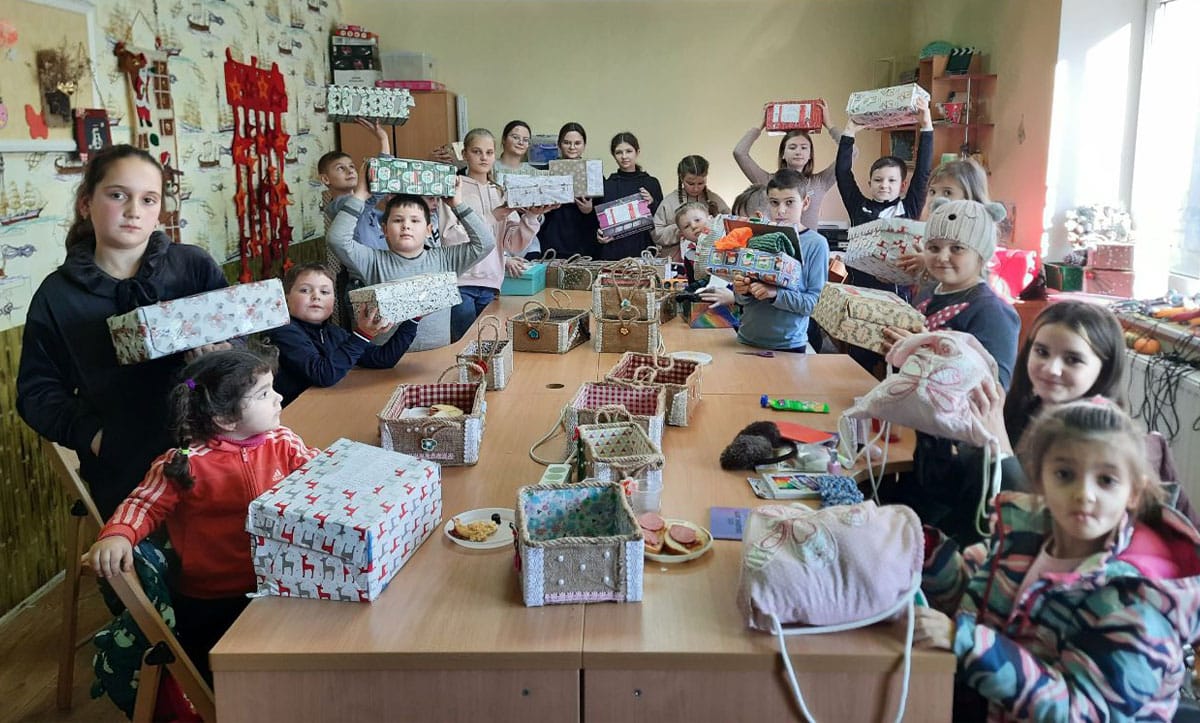 подарунки від церков Америки