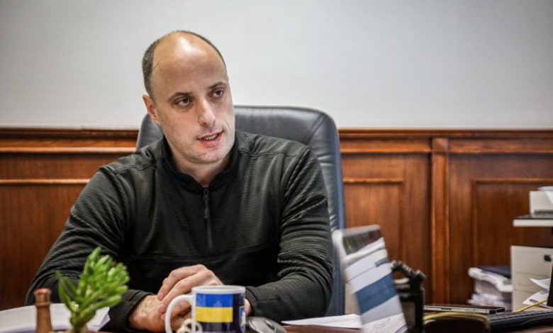 катують українців