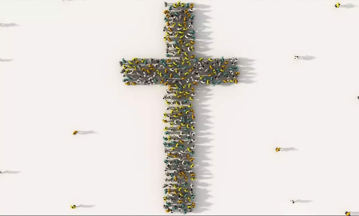 вірить у християнство