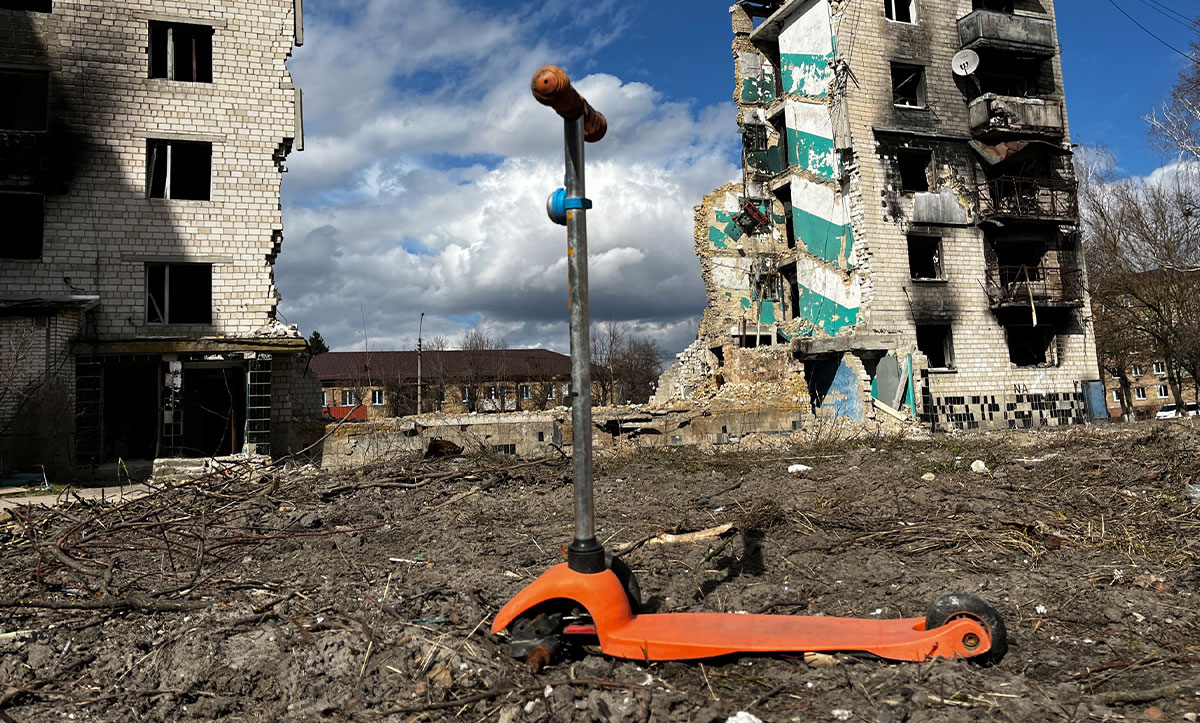 бути людиною