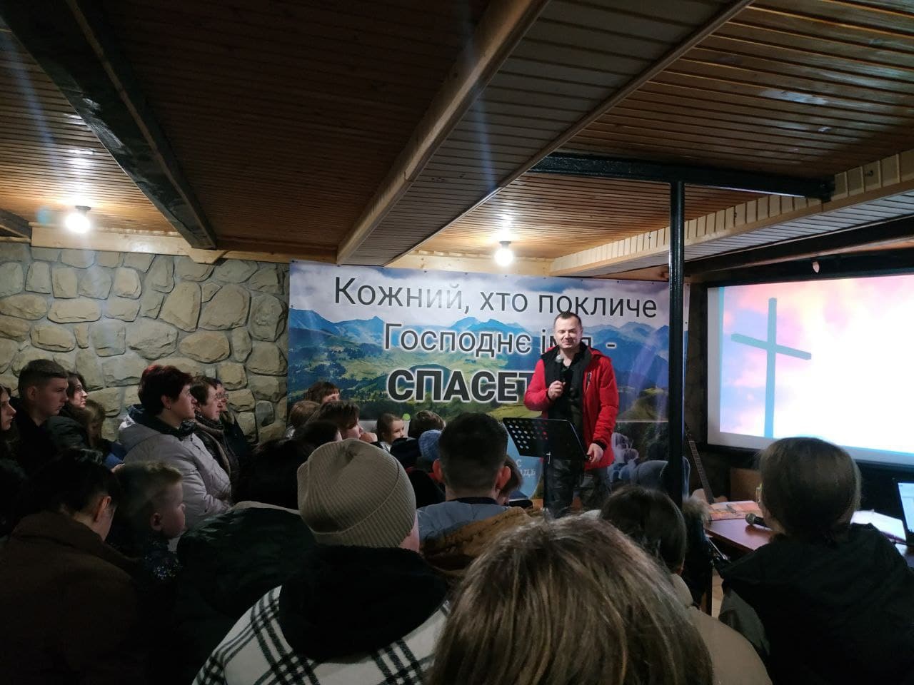 Церква «Христос є відповідь» провела 31 благодійний табір відпочинку в Карпатах